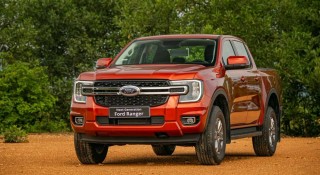 Phân khúc bán tải tháng 10/2025: Toyota Hilux vươn lên mạnh mẽ nhưng chưa thể 'làm khó' Ford Ranger